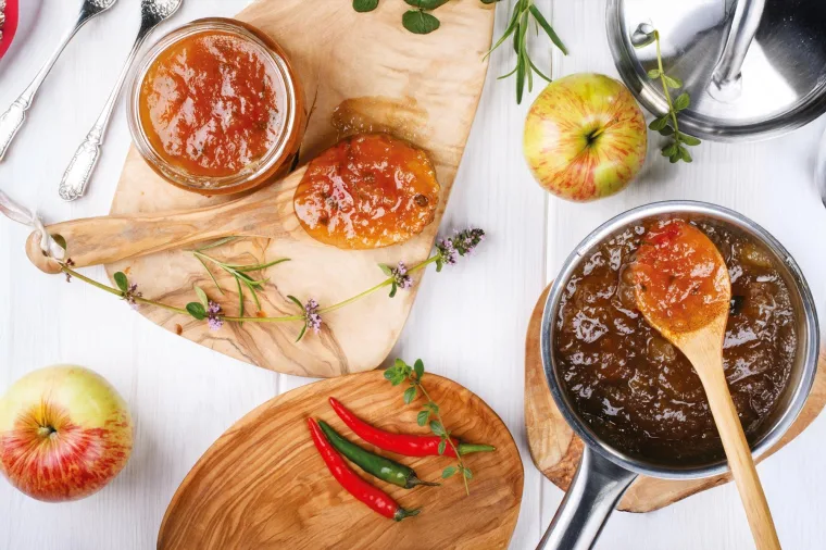 Gelée de trognons et d’épluchures de pommes