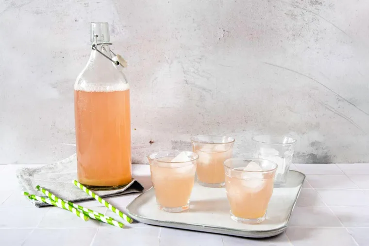 Limonade à la rhubarbe