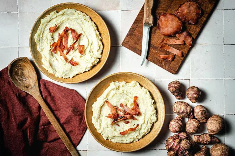 Purée de topinambours avec chips de bacon