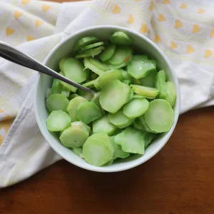 Tiges de brocoli sautées à l’ail